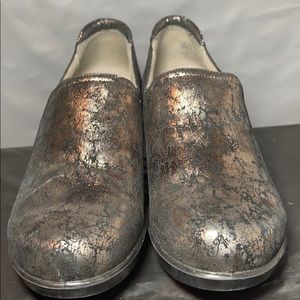 NATURALIZER @work with ortholite metallic clog